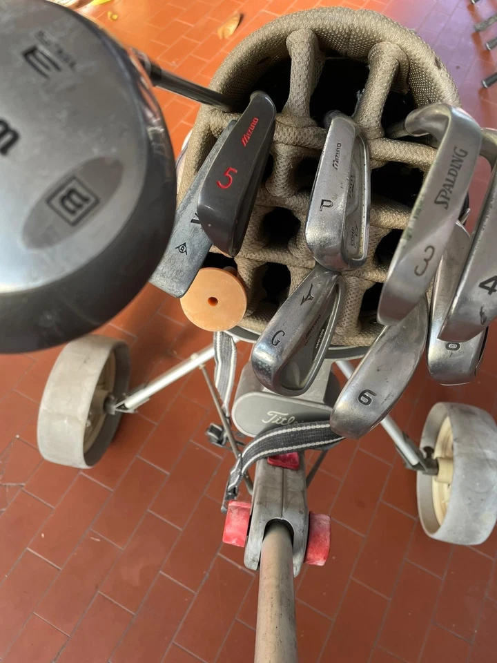 Set completo golf usato principianti con sacca, carrello, palline e accessori  B - Immagine 3 di 4
