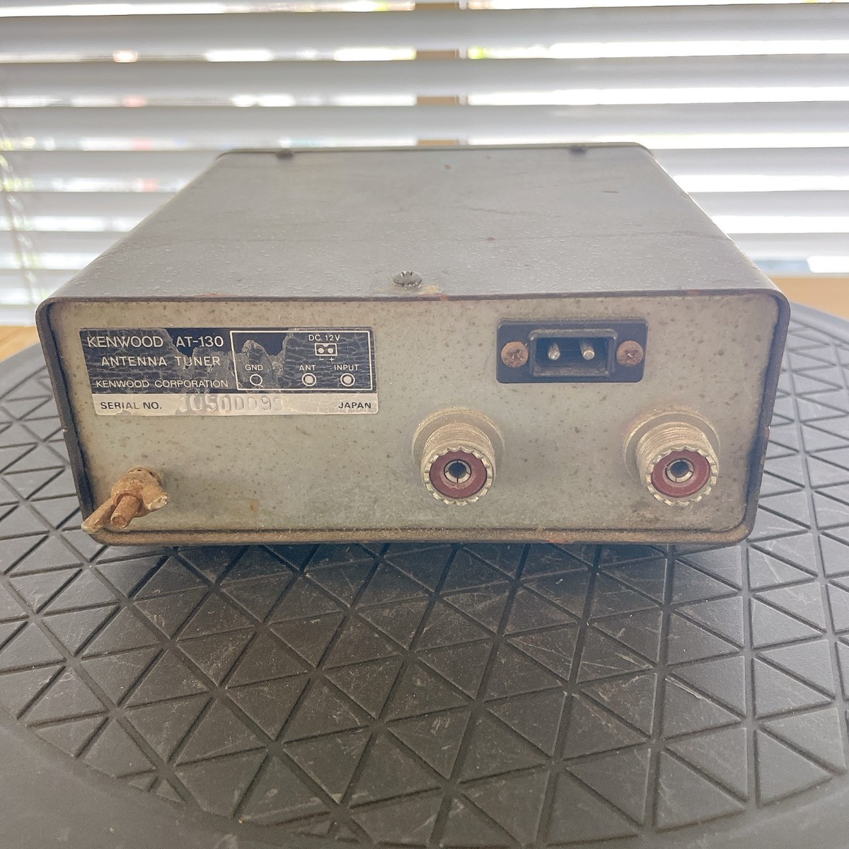 TRIO アンテナチューナー AT-130 TRIO KENWOOD AT-130 1.8 to 28MHZ ANTENNA TUNER Amateur Ham