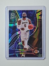 LeBron James 21-22 Spectra Variation Silver Prizm #6 Lakers Panini NBA Card 💿