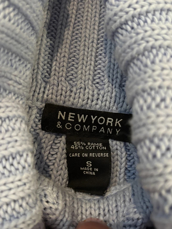 Suéter de cuello alto acanalado New York & Company para mujer pequeño azul manga larga Foto 2 de 4