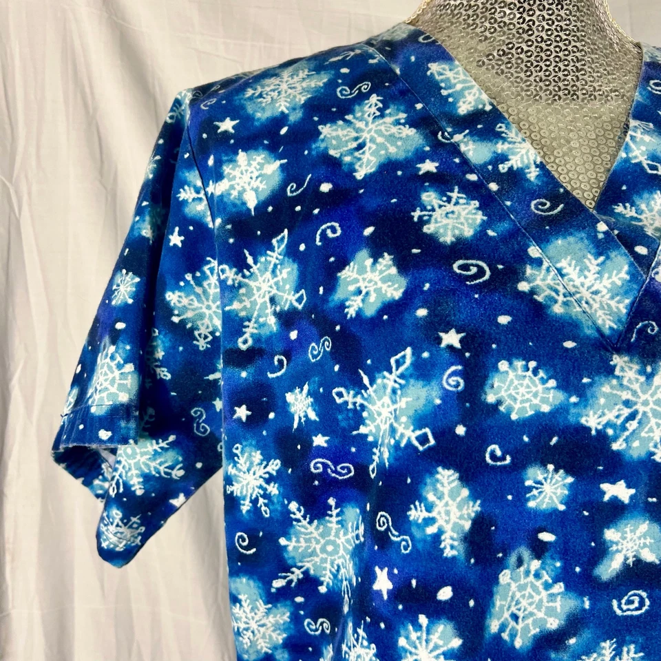 Conjunto Exfoliante UA Invierno Copo de Nieve Para Mujer Pequeño Top Pantalones Bolsillos Enfermería Médica Foto 3 de 4