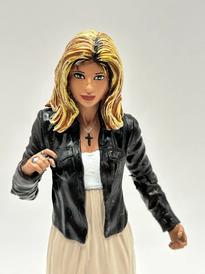 Figura de acción Buffy the Vampire Slayer Prophecy Girl 6" exclusiva de ToyFare Foto 4 de 4