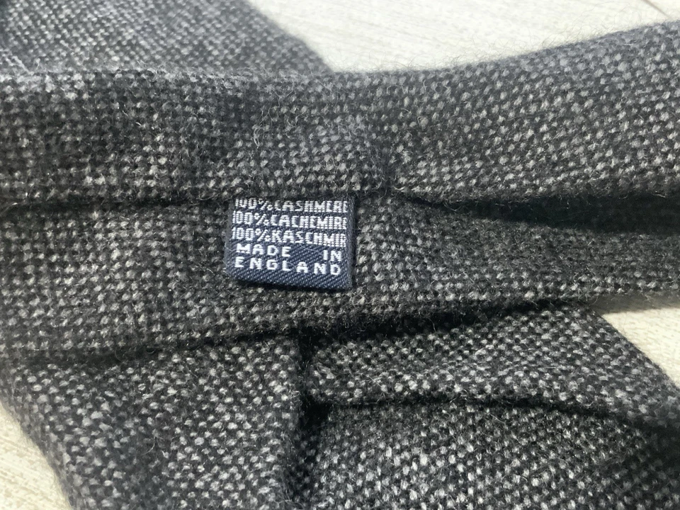 Pure Cashmere Gray Unlined Hand Rolled M.In.Italy Luxury Men’s Italian Necktie - Image 4 of 4