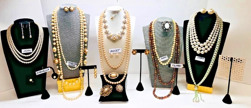 VINTAGE FAUX PEARL GOLD TONE JEWELRY LOT-RHINESTONES-SOME SIGNED-TRIFARI-MONET++