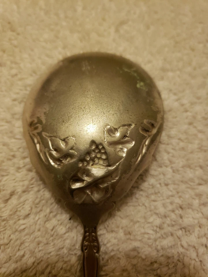 Colher de servir vintage Silverplate La Vigne Berry, 1881 Rogers A1, uvas grandes - Imagem 3 de 4