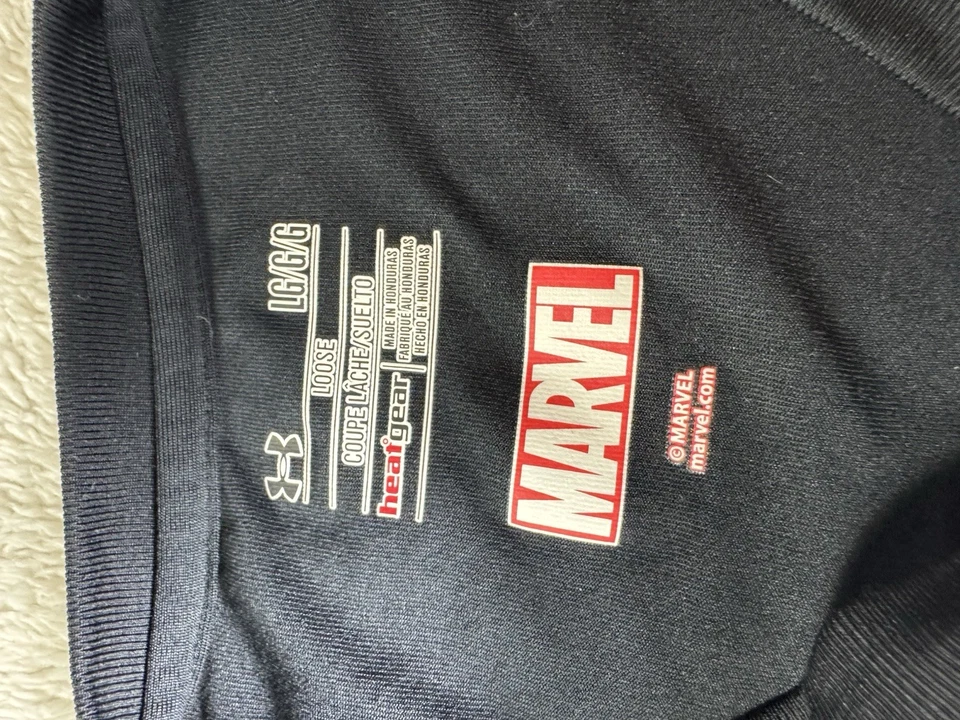 Camisa holgada Venom Under Armour Marvel Alter Ego Foto 3 de 4