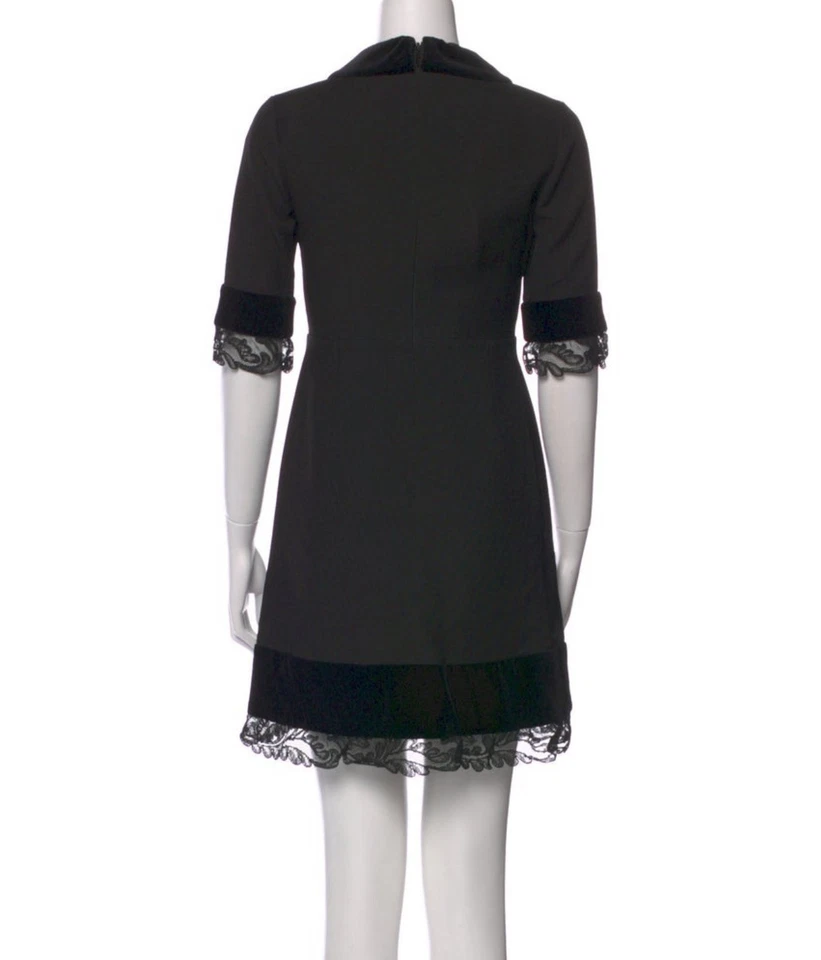 Vestido Gucci preto de seda renda pérola botão - Imagem 3 de 4