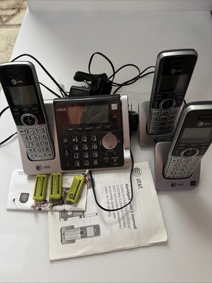 ATT Digital Answering System CL82464 3-Handset Telephone