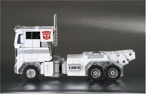 Transformers Ultra Magnus Limited MP-2 Figure - Image 4 of 4