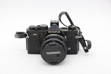 T Olympus OM-2N analoge Spiegelreflexkamera 35 mm mit Tamron 28 mm 2,5 Objektiv, Objektiv sauber