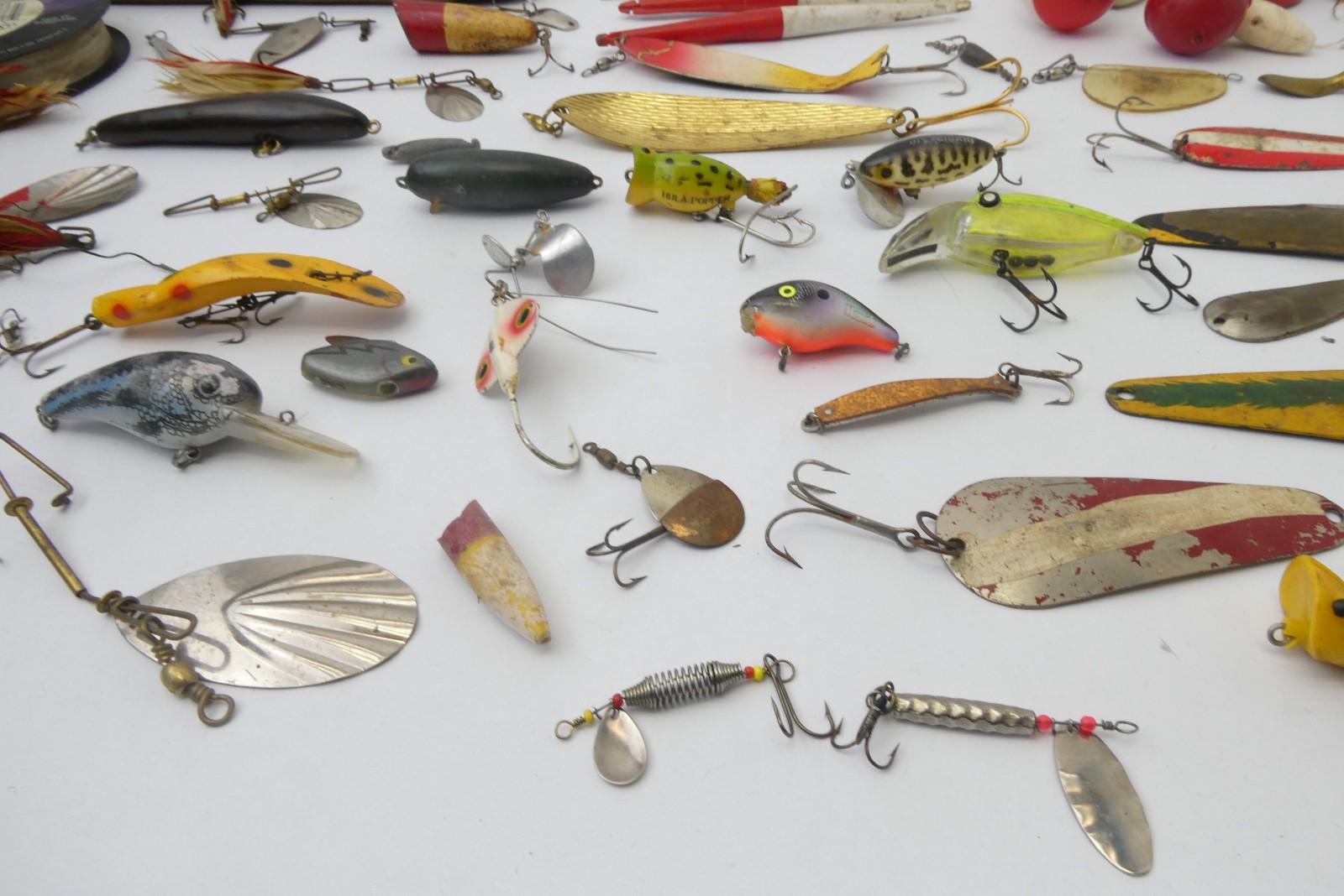 Vintage Fishing Lure & Tackle Lot Spinners Spoons Floats Hooks Pouch Parts Mixed - Image 4