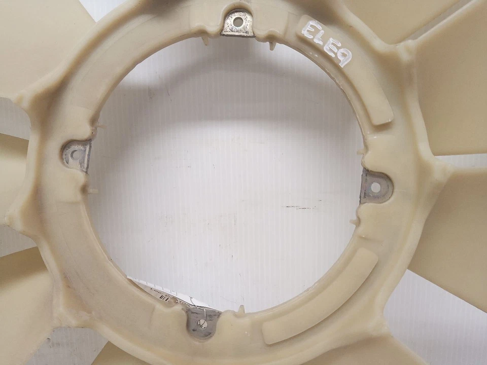 Hoja de ventilador de Chevrolet Silverado 3500 2015 6,6 L 9841842 Foto 4 de 4