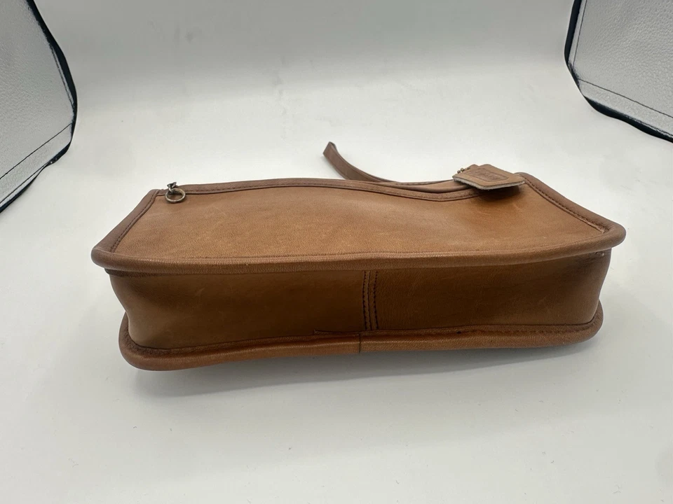 Muñequera clutch vintage Coach 1995 de cuero tostado británico modelo 9322 Foto 4 de 4