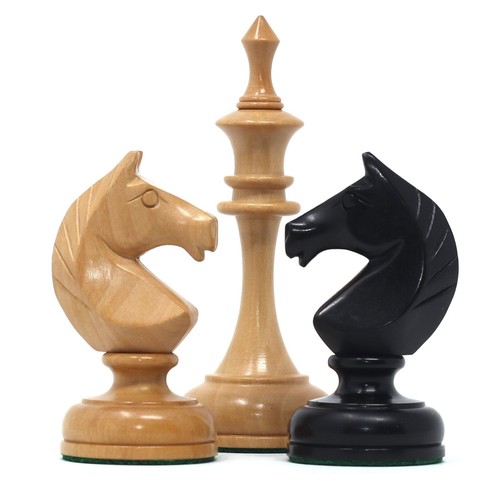Soviet USSR 1970 Reproduced 4" Chess set in Ebonised and Natural Boxwood - Picture 5 of 24