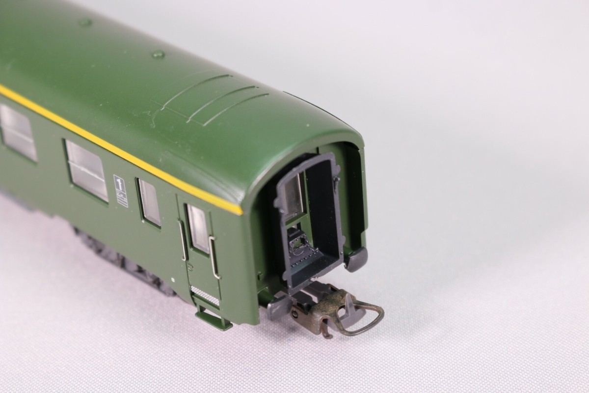 TRAIN LIMA HO /LOCOMOTIVE ELECTRIQUE DES N S + 2 VOITURES VOYAGEURS/ MANQUE LES EUR 50,00