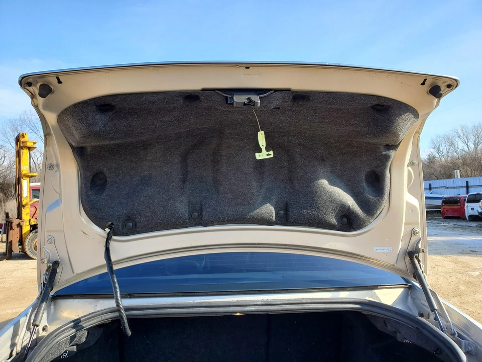 Tapa maletero (piedra ahumada metálica)(sin luces) Mercury Milan 2010-2011 Foto 3 de 4