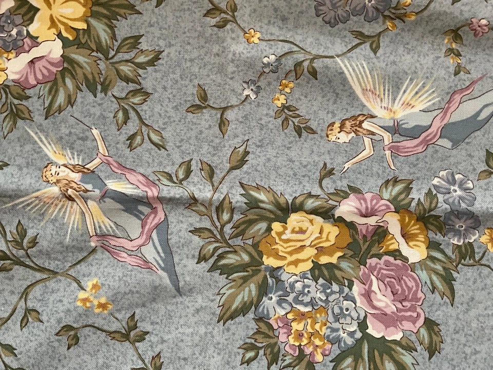 Tela de edredón fuera de stock rosa y hadas Hubble sobre lavanda 1 yarda Foto 3 de 4