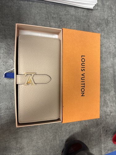 AUTHENTIC LOUIS VUITTON M81367 LV Vertical Wallet Taurillon Leather Pebble