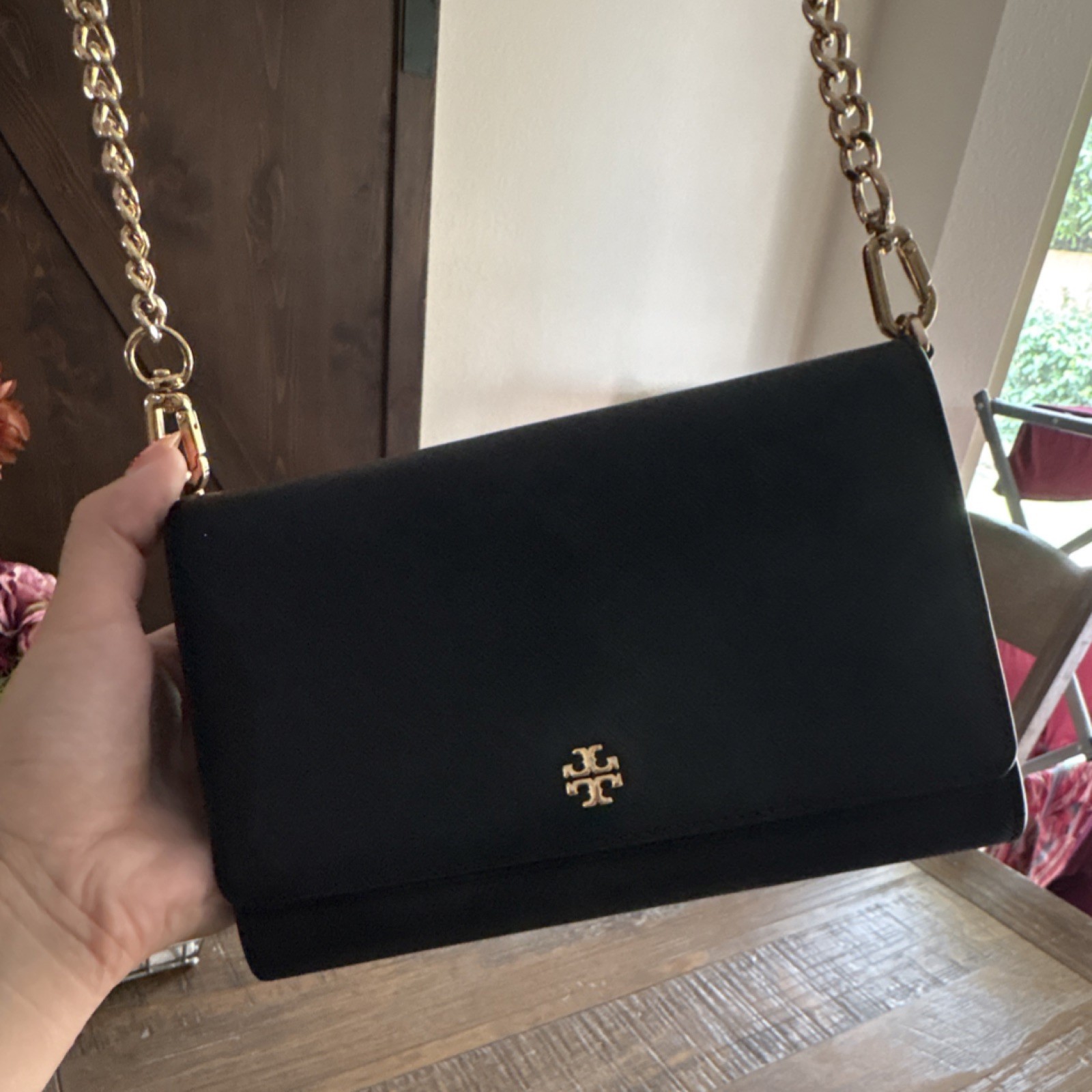 Tory Burch Black Shoulder Bag Gold Chain Strap Logo Accent Gold Hardware Women