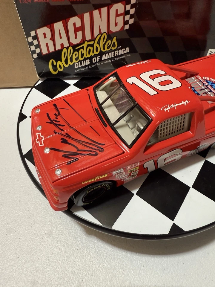 Camión Chevy autografiado Ron Hornaday #16 Dale Earnhardt INC 1995 1/24 diecast Foto 3 de 4