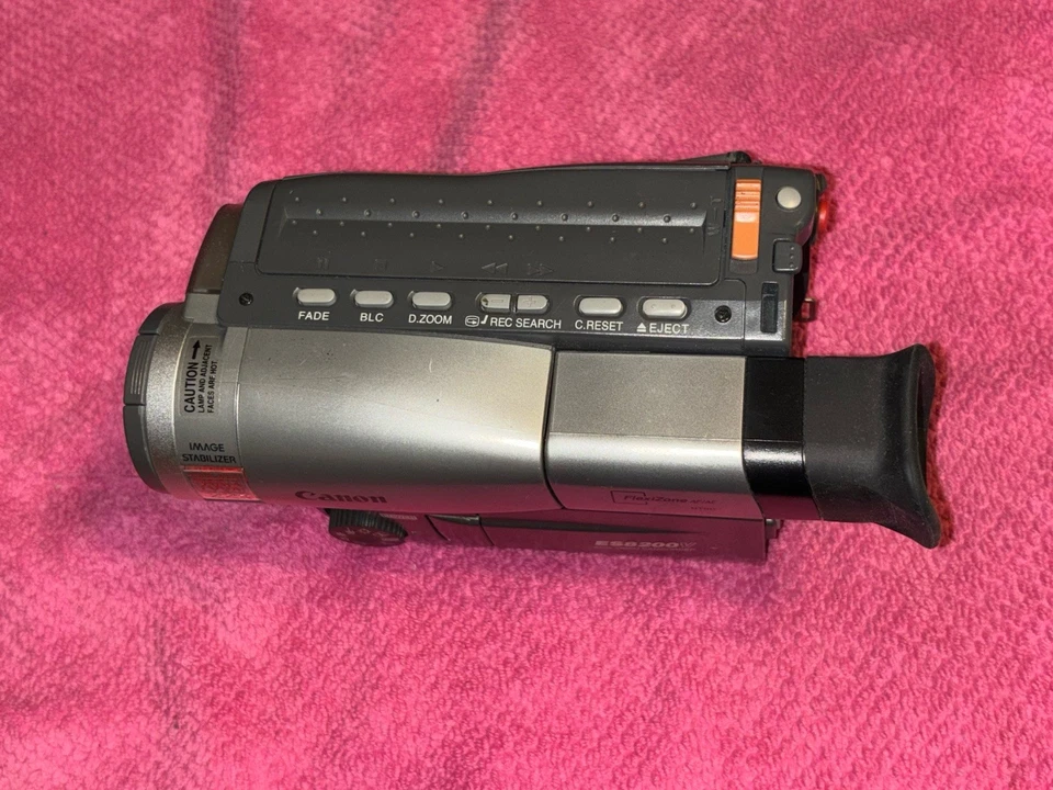 Canon ES8200V Hi8 Video 8 Camcorder Videocamera. Untested - Image 2 of 4