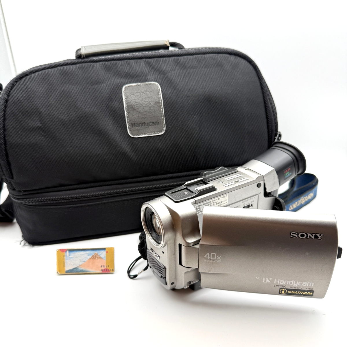 Sony Handycam DCR-TRV7 MiniDV Digital Camcorder with Accessories Sony Handycam DCR-TRV7 MiniDV Digital Camcorder with Accessories