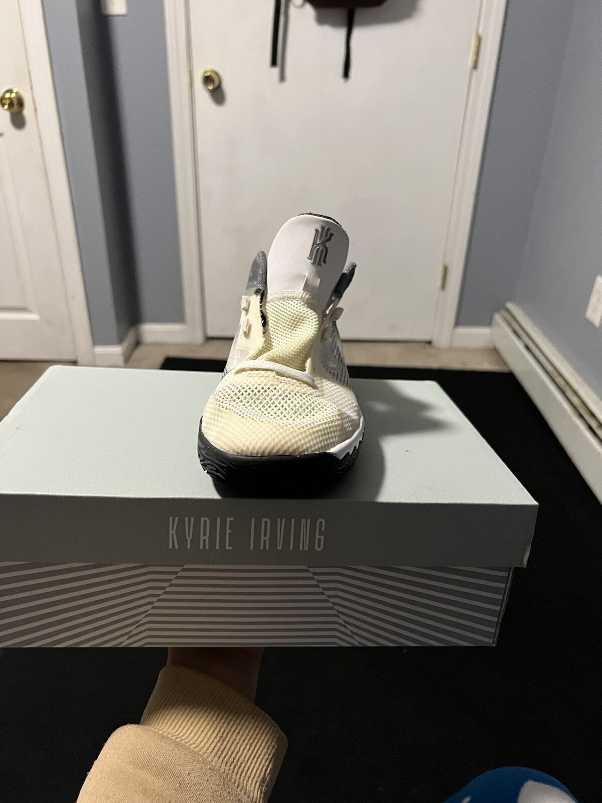 kyrie flytrap 5 size 6.5 - image 2