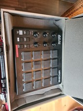 AKAI MIDI Pad Controller MPD218 mit hochwertigem Alukoffer