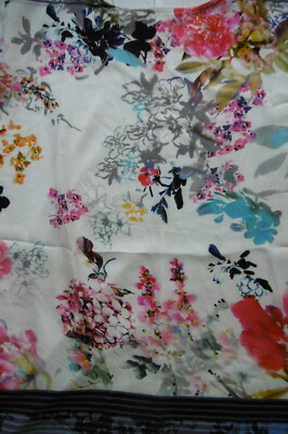 Shirt/Blusenshirt promod  Blumen asiatisch Gr M vorne Stoff ´Seide´hinten Jersey