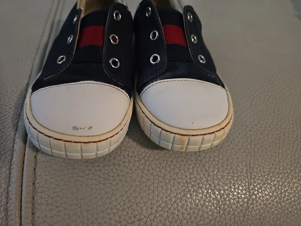 Tênis Gucci infantil tamanho 24 em estado usado - Imagem 2 de 4