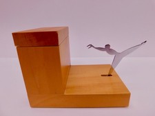 Soporte para palillo de dientes Alessi Twergi Andrea Branzi bailarina metal y madera