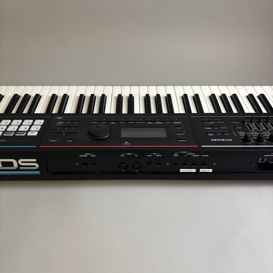 Roland JUNO-DS76 76-Key Synthesizer Lightweight Battery Powered