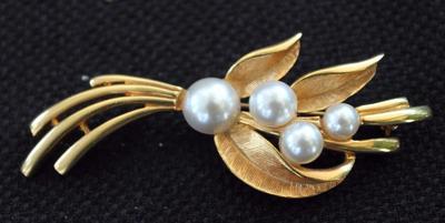 Vintage Signierte NAPIER Goldfarbene Kunstperlen Brosche