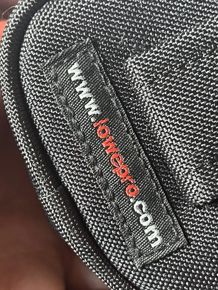 Lowepro Camera Pouch Z5- Black. Brand New. - Image 3 of 4