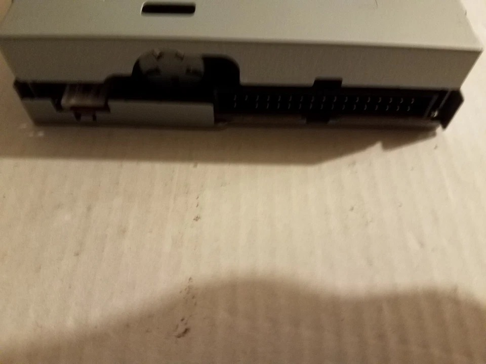 Unidad de disquete interna NEC FD1231M de 3,5" Biback sin bisel 134-506790-440-4 Foto 3 de 4