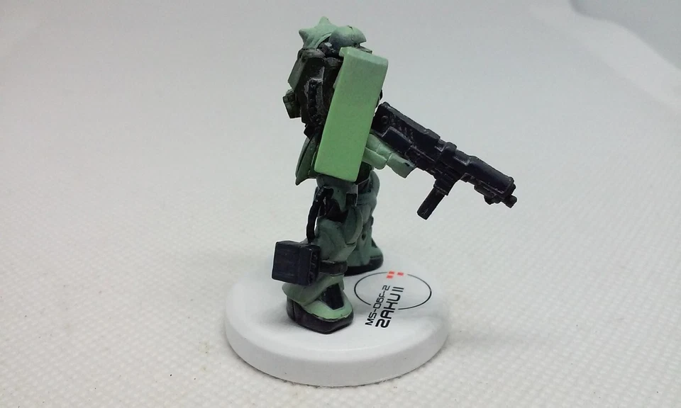 Minifigura selección Bandai 2005 GUNDAM MOBILE SUIT ZAKU II MS-06F-2 escala 1/400 Foto 3 de 4