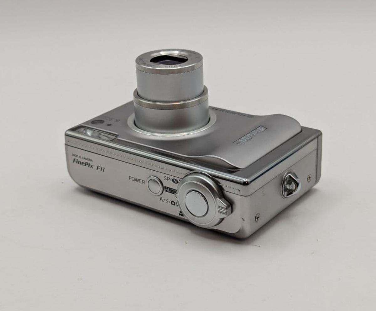 Fujifilm FinePix F11 Silver Digital Camera Super CCD Tested