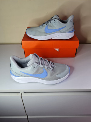 Brandneu verpackt Nike Omni Multi Court weiß Turnschuhe DM9027 007 Größe UK 5,5