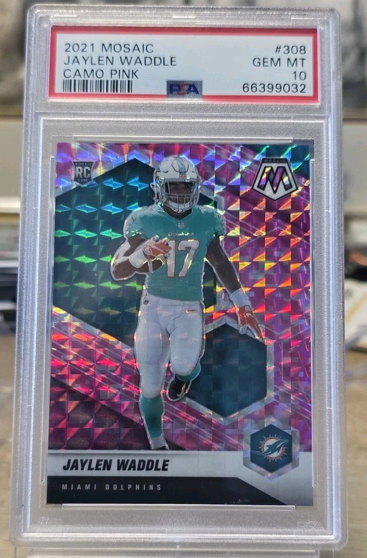 2021 Panini Mosaic - Rookies Jaylen Waddle #308 Camo Pink Mosaic Prizm (RC)