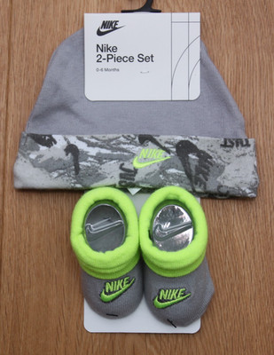 Nike Baby Newborn Hat & Booties Set ~ 0-6M ~ Gray & Volt ~