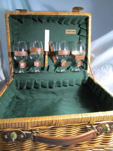 Picnic Time Wicker Case/Basket with Wine Glass/Bar items