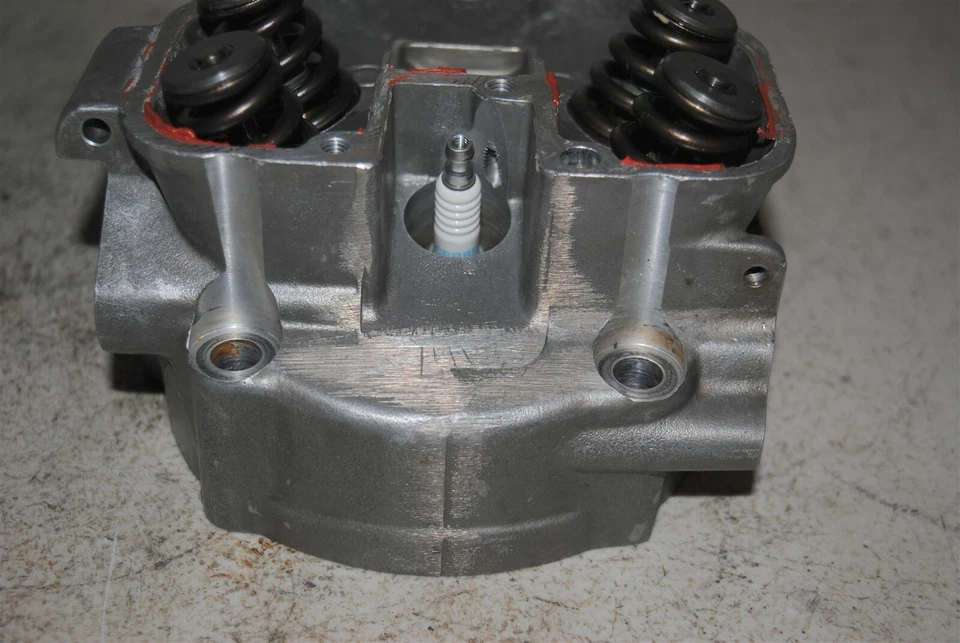 Husaberg FE FX FC 501 600 Cylinder Head Valves Springs 200 218-01 GOOD 2000 ONLY Foto 4 de 4