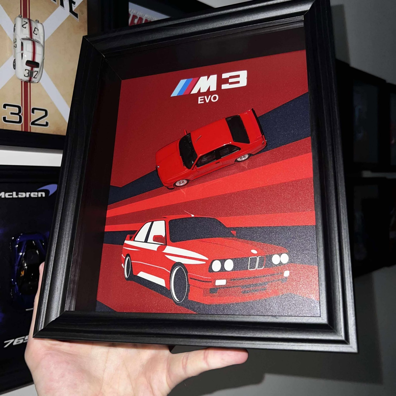 Cadre voiture BMW M3 E30 EVO II 1/43 miniature de collection sous verre