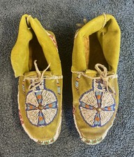 Vintage Native American Beaded Handmade Moccasins 9"