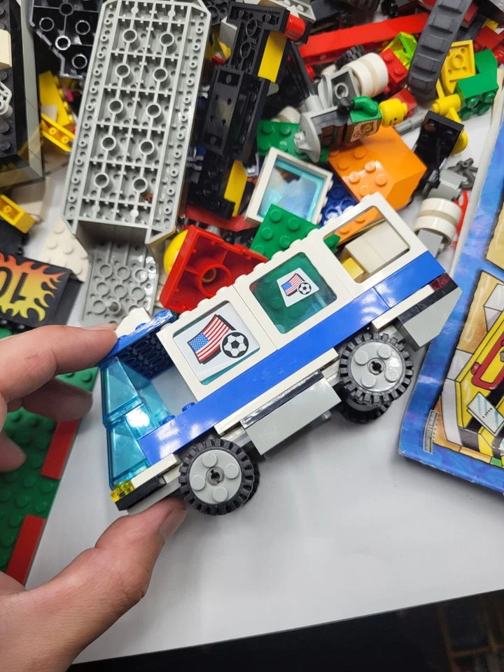 ENORME Lote De Colección Lego Piezas Piezas Caja Original Minifiguras Años 90 Corredor Foto 3 de 4