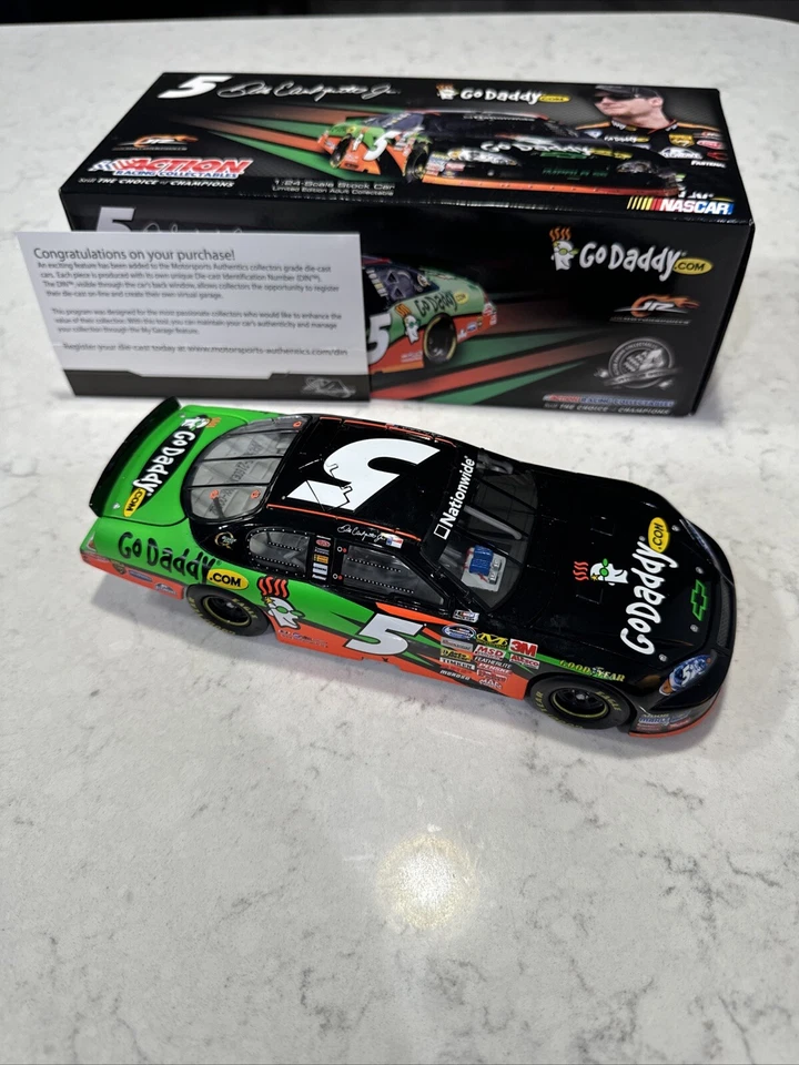 NASCAR Action 1/24 - Dale Earnhardt Jr. #5 Chevrolet Go Daddy 2009 Impala SS Foto 2 de 4