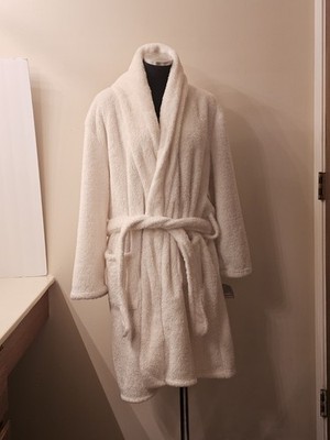 Simple Pleasures Soft Plush Robe Size 1x White Lounge Cozy NWOT