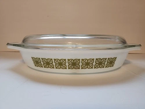 Vintage Pyrex Verde Green Square Flowers Divided Casserole Dish 1 1/2 QT w/ Lid
