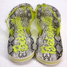BETSEYVILLE SIGNATURE SNAKE PRINT PYRAMID STUDDED THONG SANDALS Women's size 9 