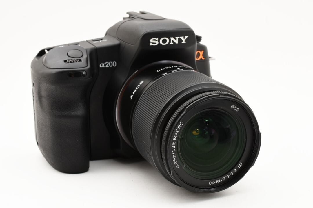【S2051】SONY α200 DSLR-A200 18-70 3.5-5.6 Sony α200 DSLR-A200 Digital SLR Camera Body & Lens 18-70